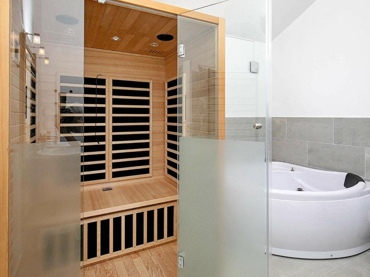 6 Person Holiday Home In L Kken Лёккен Номер фото
